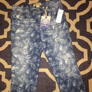 NWT Democracy Size 6 Floral Jean Capris